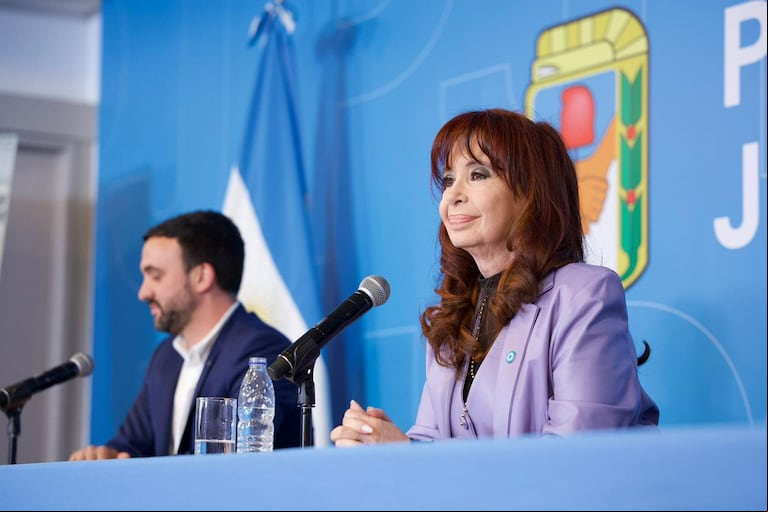 Cristina Kirchner da un discurso en la sede del PJ. Foto: Partido Justicialista