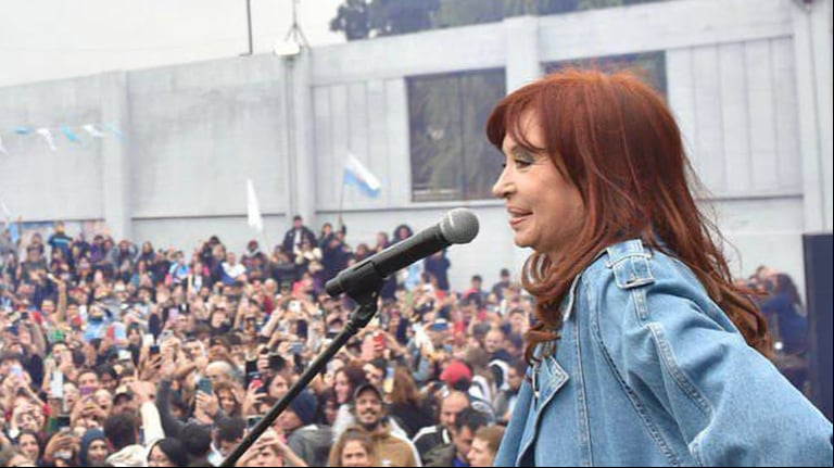 Cristina Kirchner se enfoca en 2027, ante la imposibilidad de unir al peronismo para la elección de este año (Foto: Instagram/@cristinafkirchner).