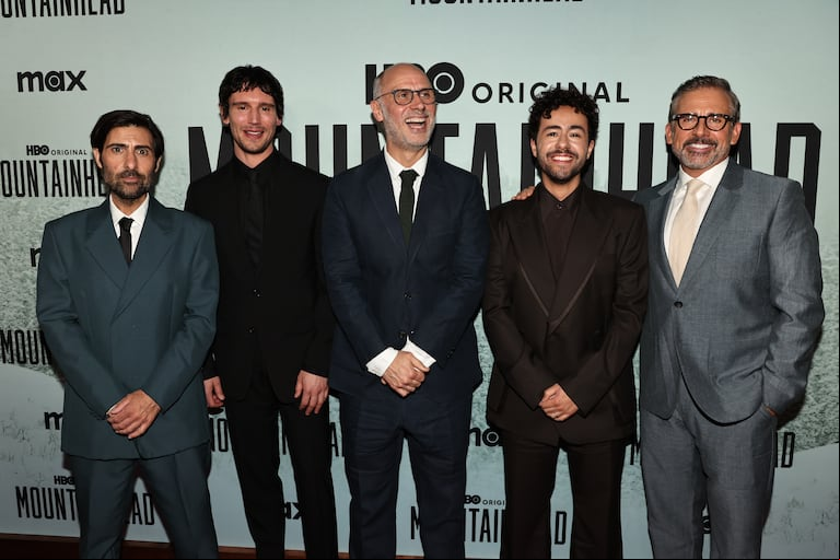 De izquierda a derecha: Jason Schwartzman, Cory Michael Smith, Jesse Armstrong, Ramy Yousseff y Steve Carrell. (Foto: gentileza Max).
