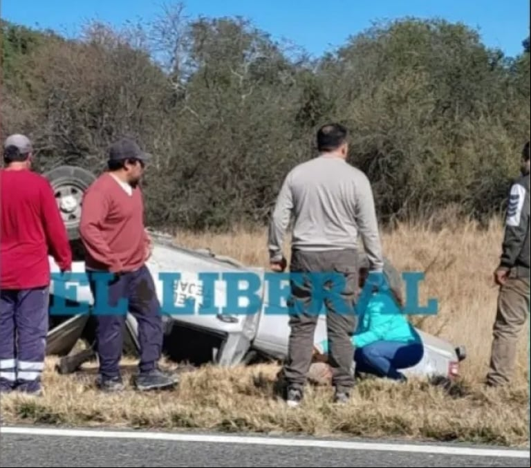 El accidente ocurrió en la Ruta 9, la altura del kilómetro 1174, en la localidad de La Puerta, departamento Río Hondo. (Foto: gentileza El Liberal)