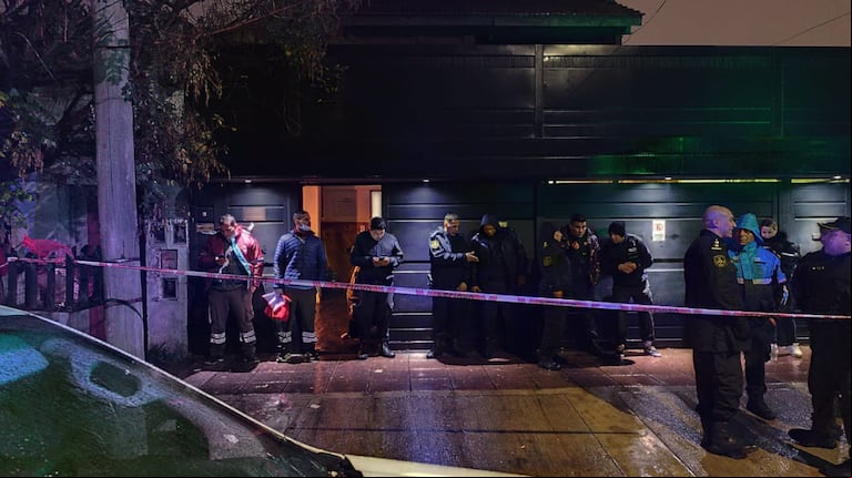 El ataque ocurrió en una casa ubicada en la calle Humahuaca al 2100, en Lanús. (Foto: TN).