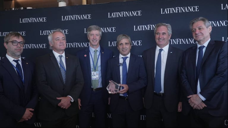 El equipo económico que conduce Luis Caputo. (Foto: X @MinEconomia_Ar)