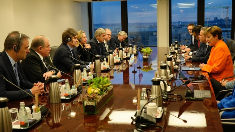 El Gobierno acordó con el FMI que la revisión de metas sea a fines de julio. (Foto: Presidencia)