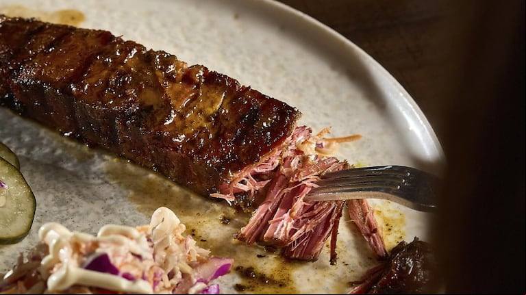 El hot pastrami, uno de los platos estrella de Mago. (Foto: Instagram/@magoparrilla).