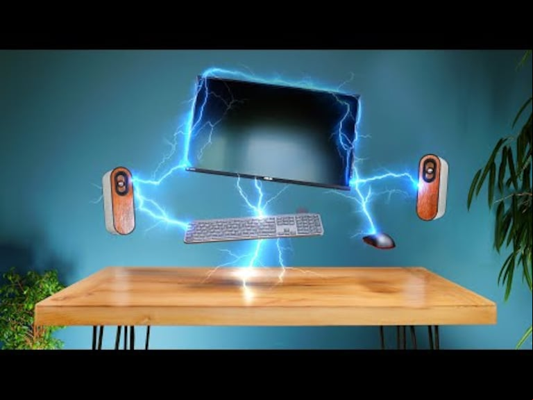 Un youtuber creó un escritorio que recarga la computadora sin usar cables: “Un vistazo al futuro”