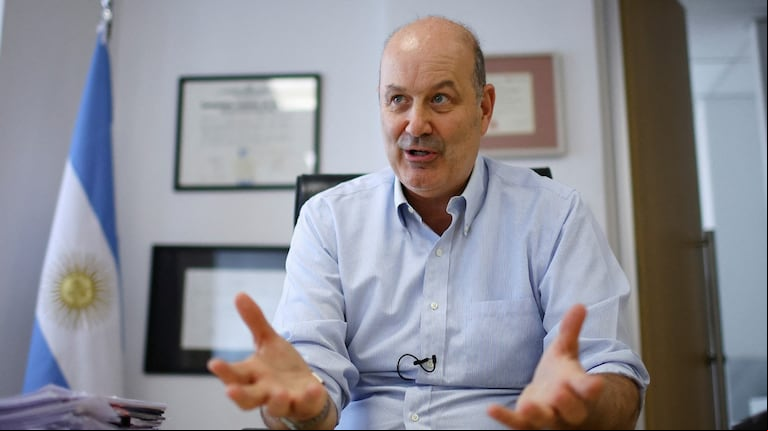 Sturzenegger dijo que habrá más ajuste y cruzó a los gobernadores: “El plan es motosierra en las provincias”