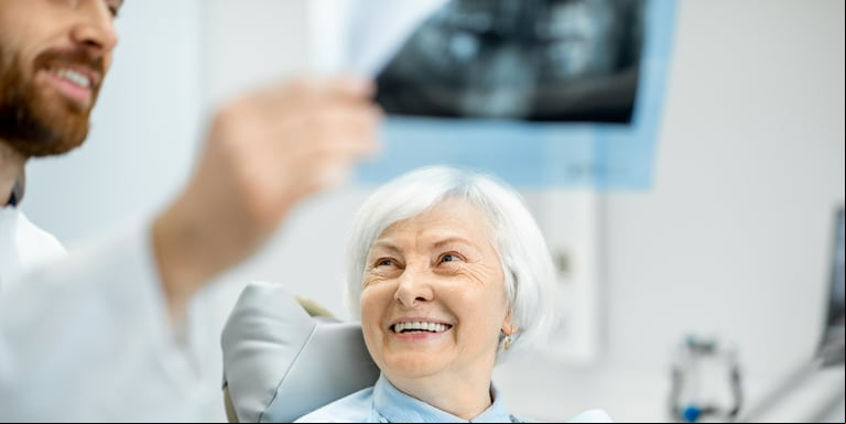 La prevención y la educación son fundamentales para mantener una buena salud dental a lo largo de la vida. (Foto: Adobe Stock)
