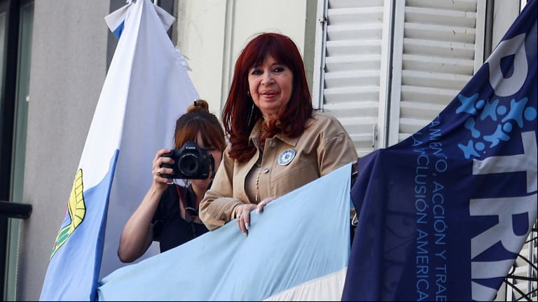 Las alternativas que evalúa Cristina Kirchner para cumplir con la prisión domiciliaria por la condena en la causa Vialidad. (Foto: Reuters / Matías Baglietto)