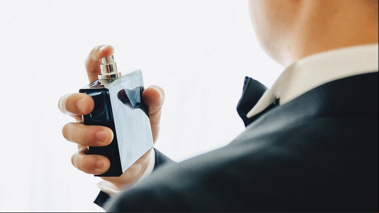 Los 10 mejores perfumes de hombre para el invierno, según un experto (Foto: Freepik).