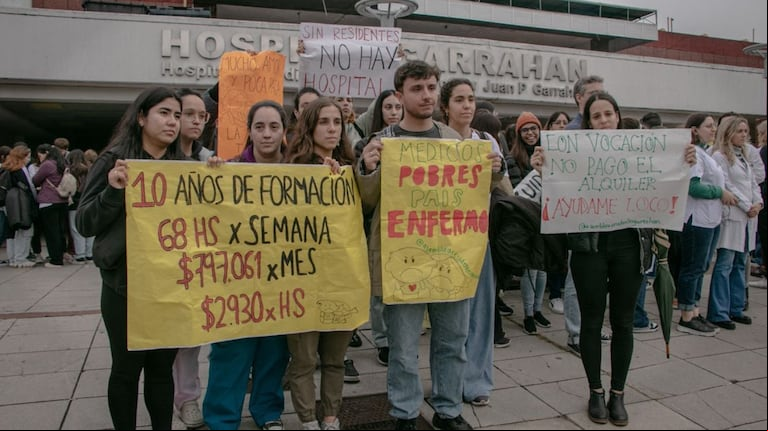 Los médicos del Garrahan anunciaron iniciaron un reclamo salarial y lo mantendrán hasta que reciban una oferta concreta. (Foto: gentileza Nazarena Poblete)