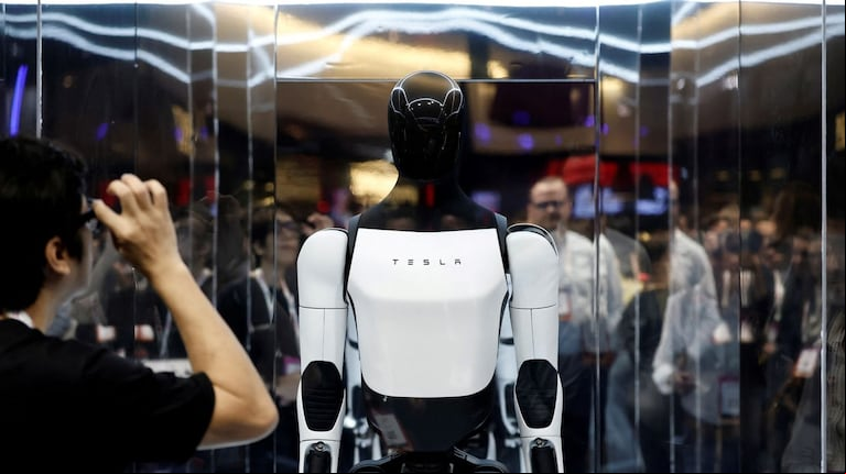 Optimus, uno de los proyectos más ambiciosos de Tesla, la automotriz de Elon Musk. (Foto: Reuters/Benoit Tessier)