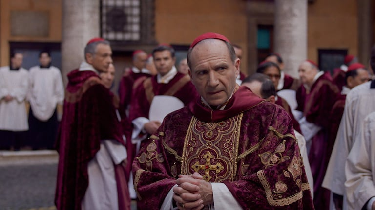 Ralph Fiennes es el protagonista de "Cónclave". (Foto: FilmNation Entertainment)