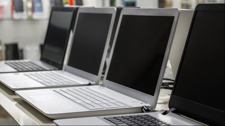 Supermercados lanzan descuentos en notebooks: las ofertas disponibles (Foto: Adobe Stock).