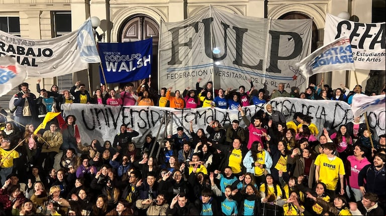 Toma de universidades contra la condena de Cristina Kirchner: los argumentos de los estudiantes (Foto: X @agrupRW)