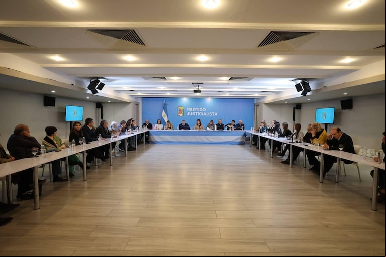 Tras la reunión de este martes en la sede del PJ y el fallo de la Corte contra CFK, es una incógnita saber cómo se moverán los senadores del bloque. (Foto: Partido Justicialista)